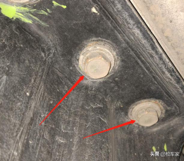 2万公里贬值80多万，45万买辆V8+6.4L的JEEP大切诺基SRT还值吗？