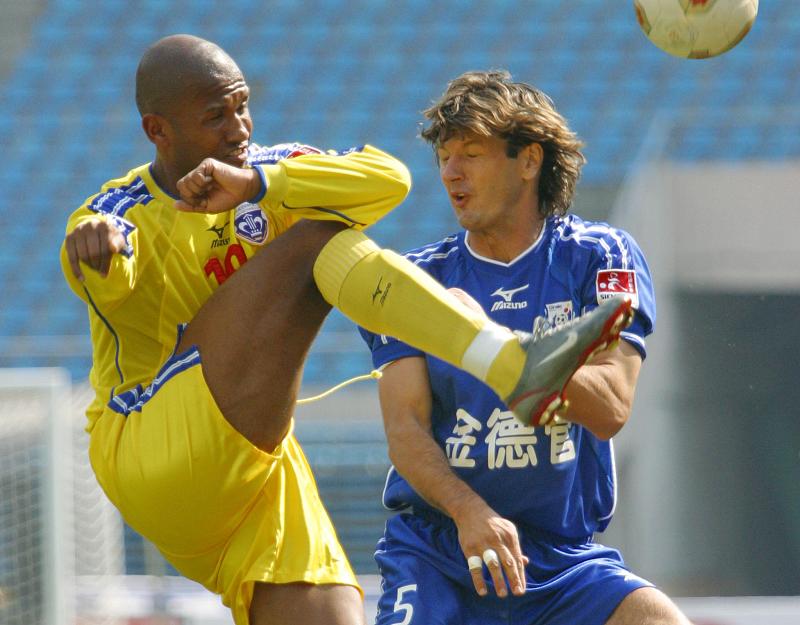 为什么有那么多的外援来中超踢球,为什么外援更强