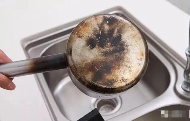 炒锅生锈怎么清洗最好方法,电炒锅底锈渍去除妙招