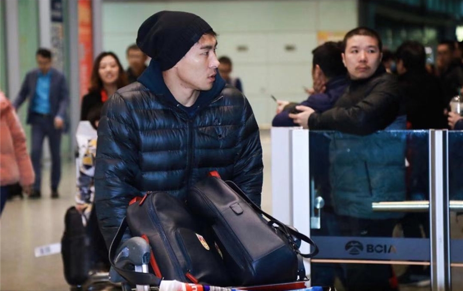 国足纪念品衣服,国足尽所有努力拿下亚洲杯开门红