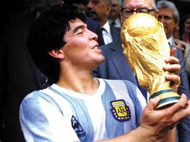 足球史上球王和无限接近球王的人,世界足坛球星