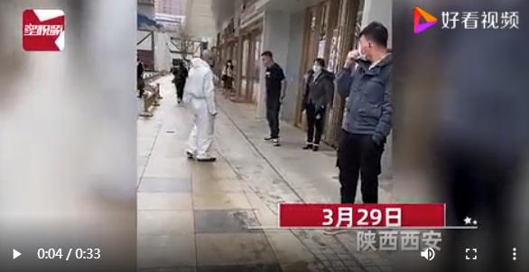 拒戴口罩还辱骂工作人员,外籍男子拒戴口罩攻击防疫人员