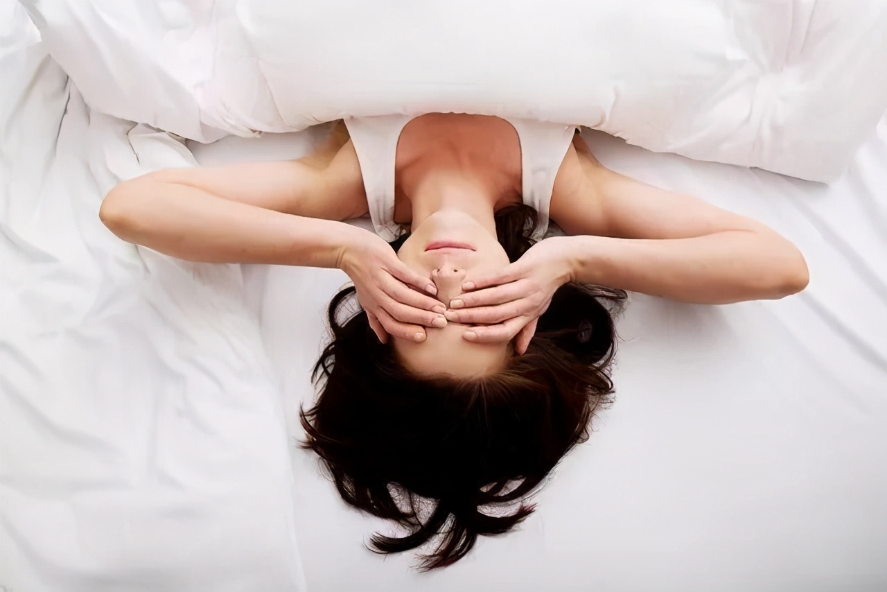 怎么样睡容易入睡,早起如何清醒不犯困