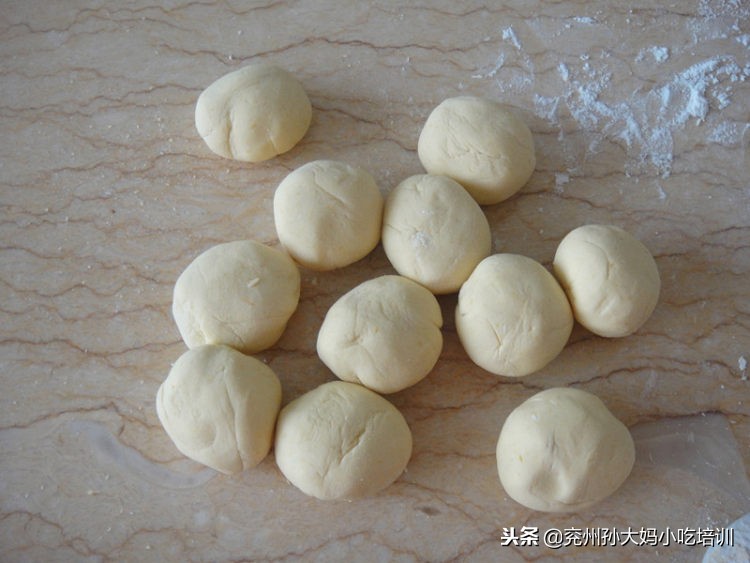 自家炸油条面的做法,家庭自制老面发面油条的做法