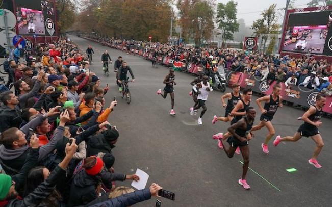 是突破还是人类“作弊”?最理想状态跑出1:59:40相当于百米9.50