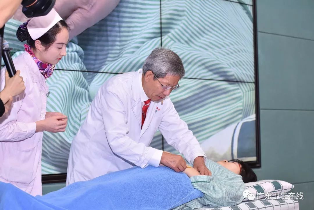 洋医生献宝杏林!能治疼痛哮喘,还可无创“打针”……中医特色疗法走向国际