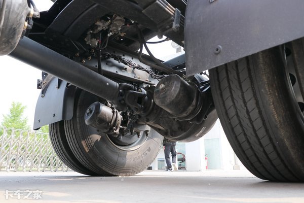 东风天龙4x2港口牵引车,目前最便宜4x2港口牵引车