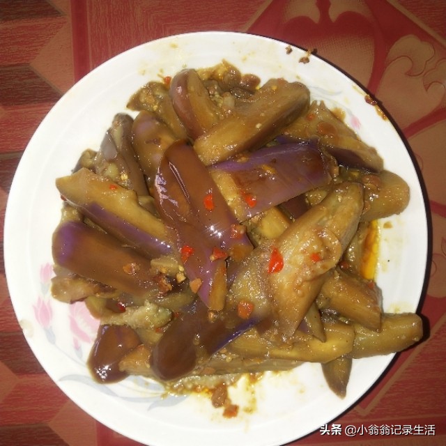 香辣茄子最简单做法窍门,大厨教你做风味茄子外酥里嫩酸甜