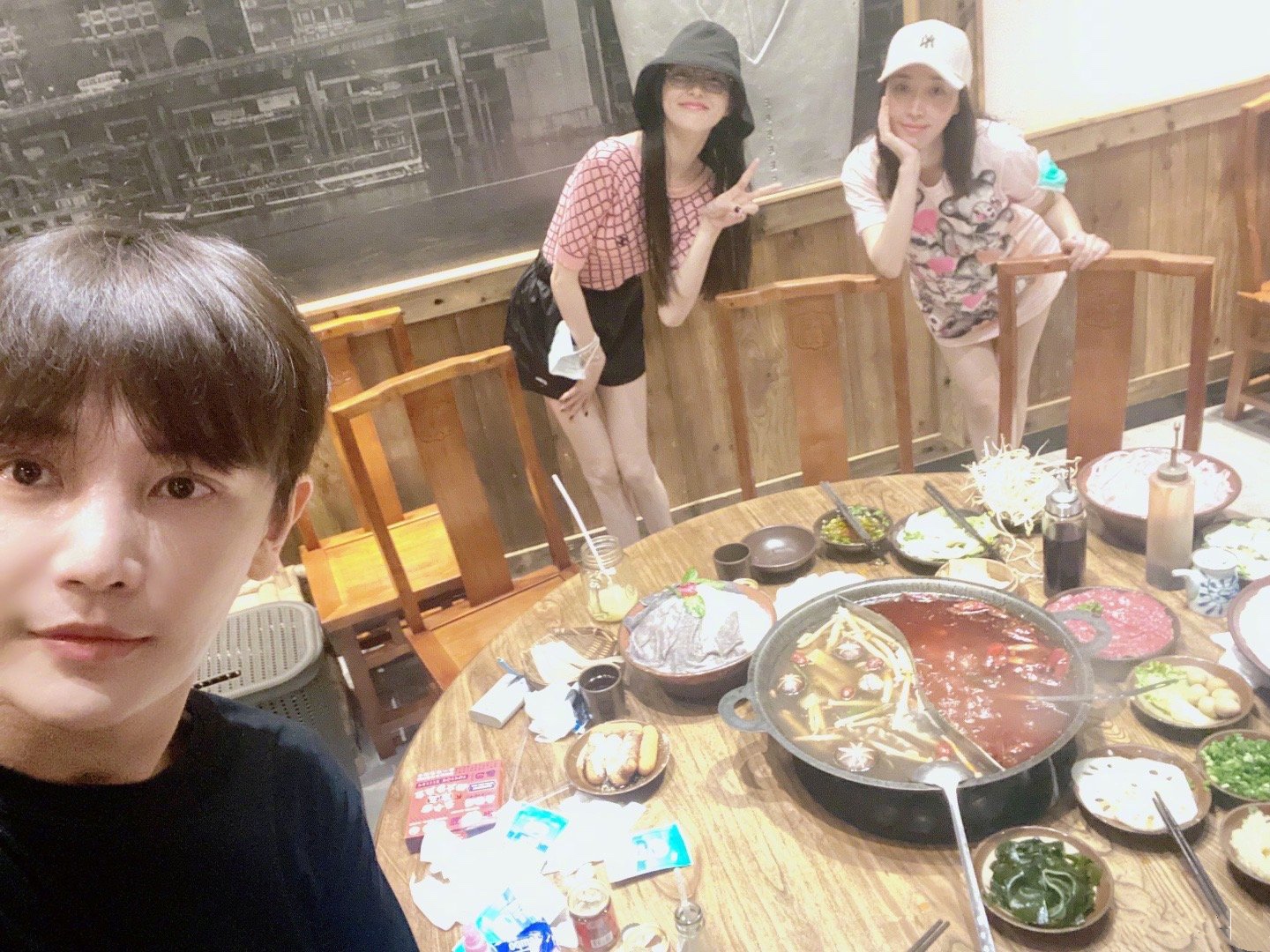 罗晋为孙坚唐嫣订火锅,罗晋为唐嫣孙坚聚会订火锅新视频