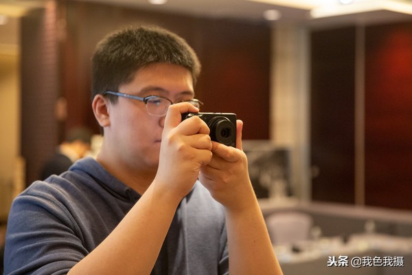 转发骚机社一篇关于理光GRIII上手实测以及以GRII比较