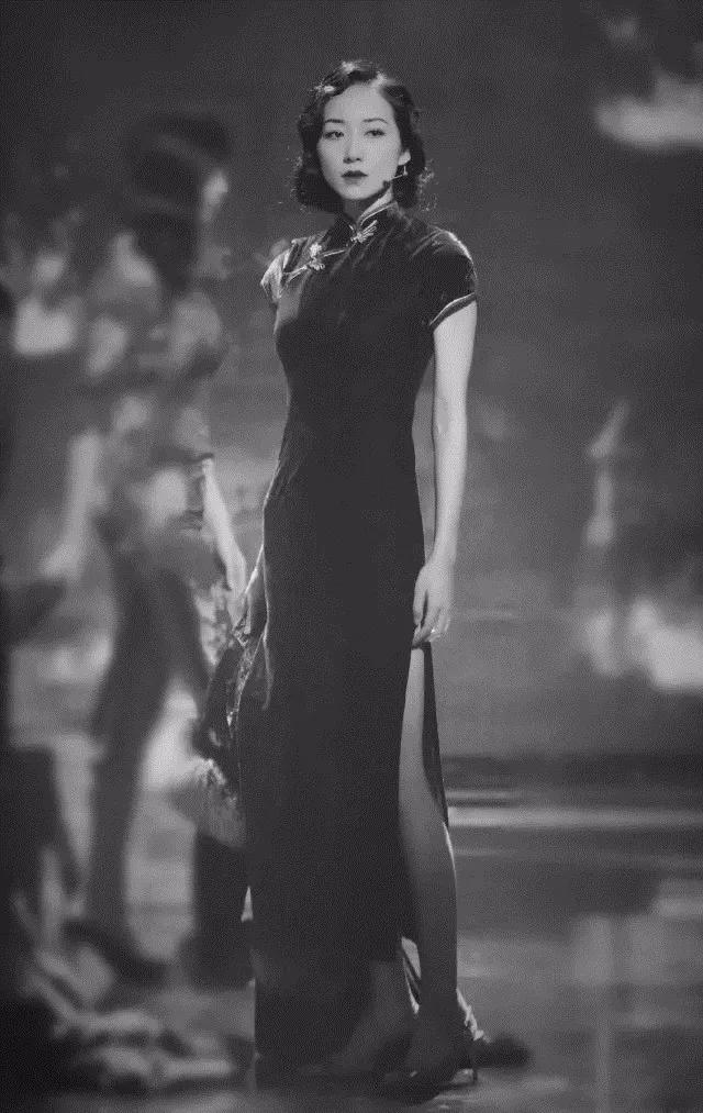 女性身材雕塑作品,温婉的旗袍造型