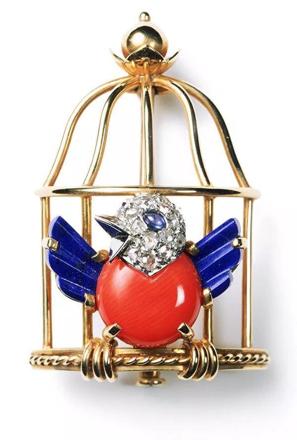 零基础入行，连手稿都一丝不苟，她是成就卡地亚传奇的天才设计师