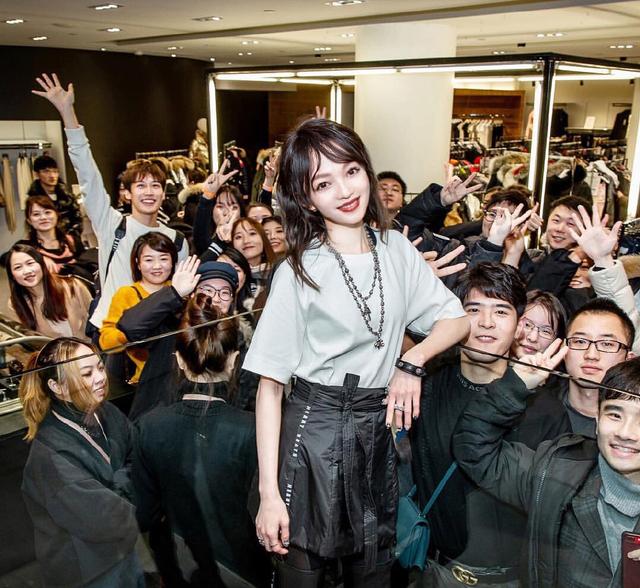 张韶涵穿马甲线的照片,张韶涵穿马甲线衣服