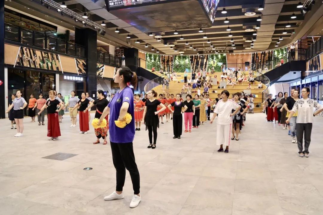 燃!足球小将、啦啦赛进社区……全民健身日,科学城邀你一起燃烧卡路里