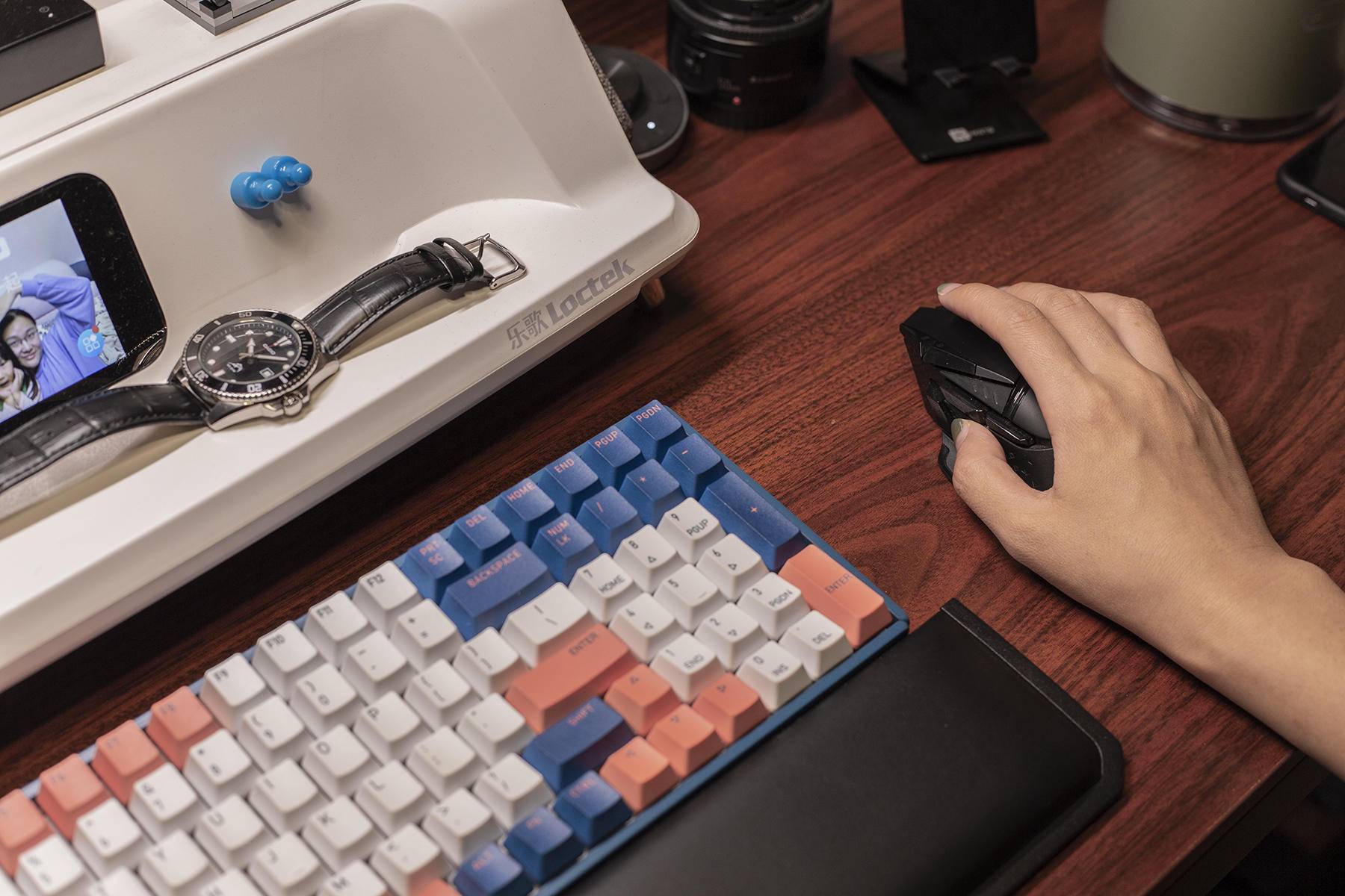 鼠标推荐罗技g502测评,血手幽灵鼠标es52pro对比罗技g502