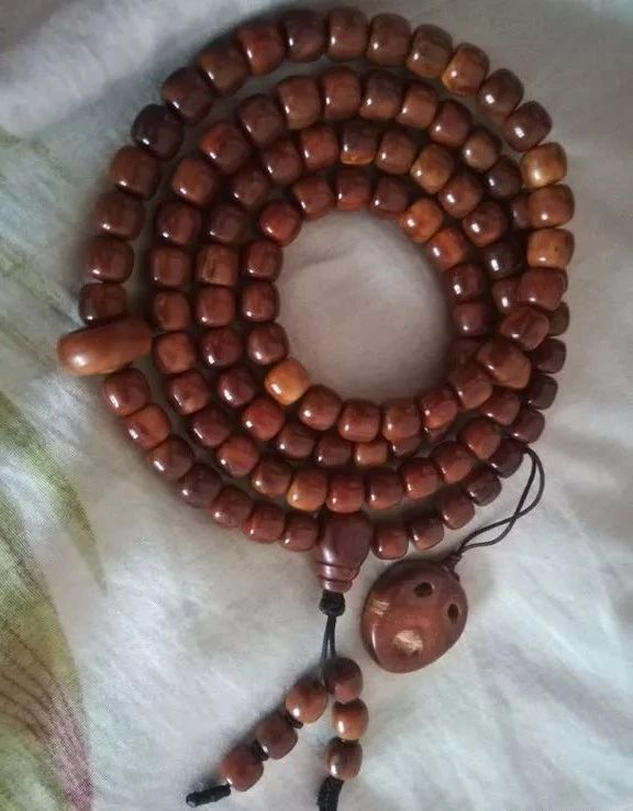 沉香手串包浆好还是不包浆好,怎样分辨包浆和不包浆的手串