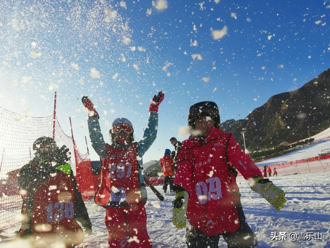 滑雪时下最流行的运动,滑雪运动在国内冷门吗