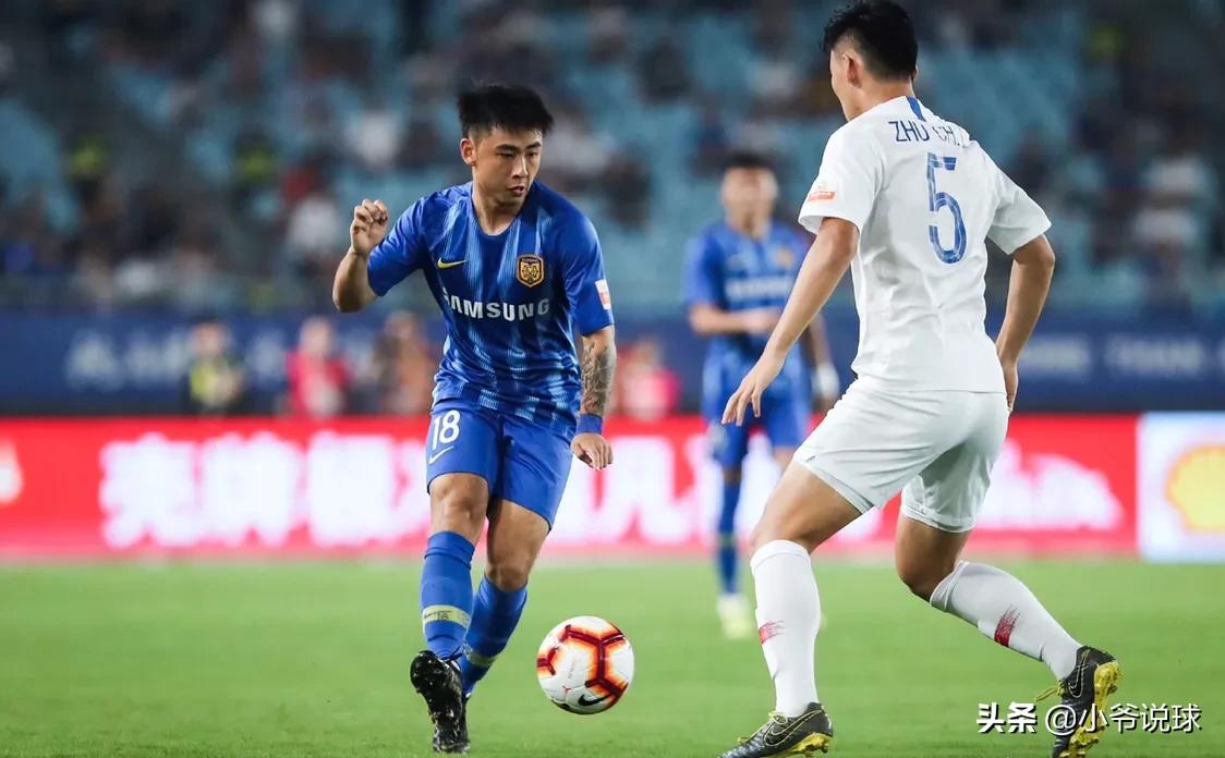 球迷剪围巾烧年卡扔水瓶，江苏苏宁陷入假球风波