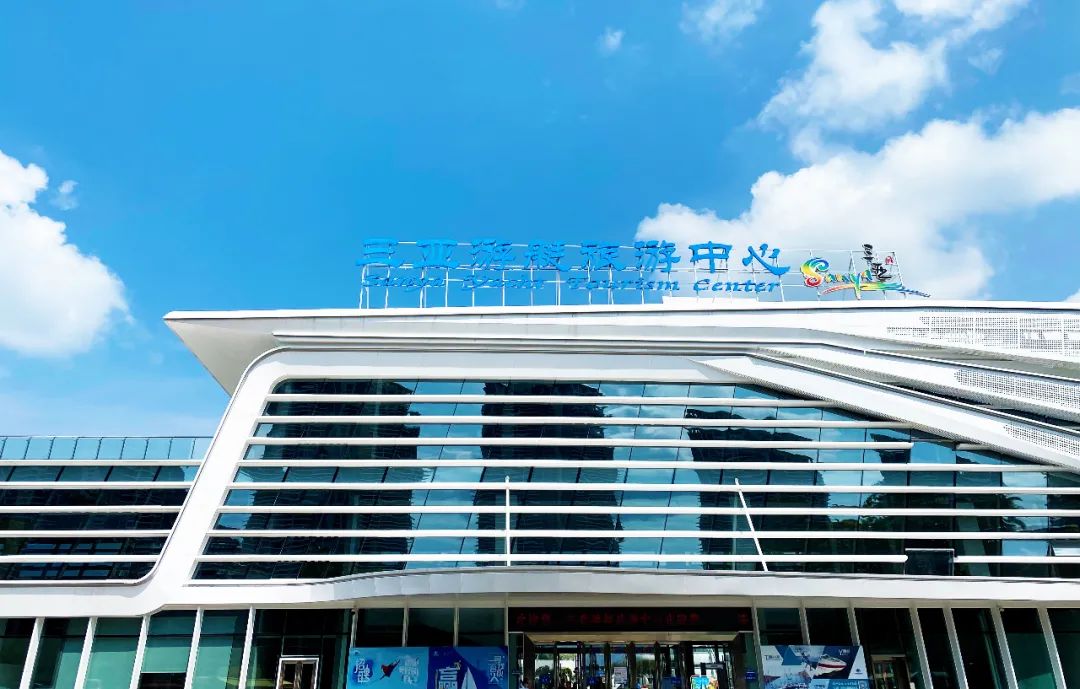 三亚豪华游艇出海一日游靠谱吗 (三亚游艇出海小攻略只要人均200元)