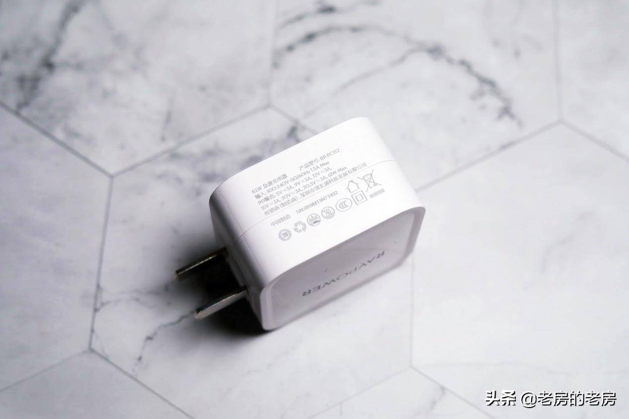 告别大砖块,拥抱小麻将,打火机大小的MBP充电头实用评测