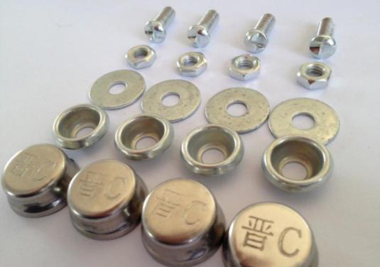 使用污损车牌扣几分,违法使用其他车牌扣几分