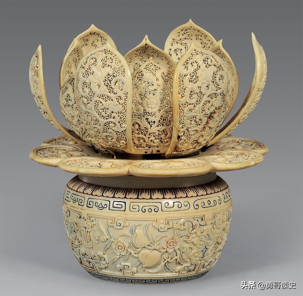 北京有哪三宝？景泰蓝，象牙雕，北京烤鸭呱呱叫