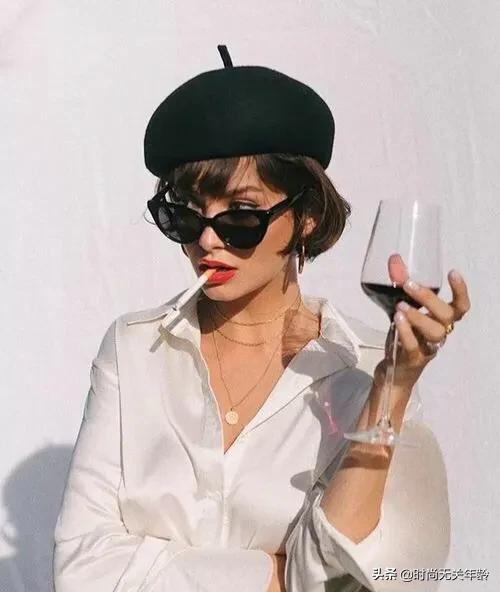 这个秋天跟衬衫很配,法国女人初秋衬衫穿搭