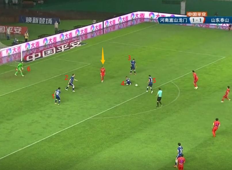 复盘：1-1背后是战术失败，中场拥挤+单前锋成郝伟最大败笔