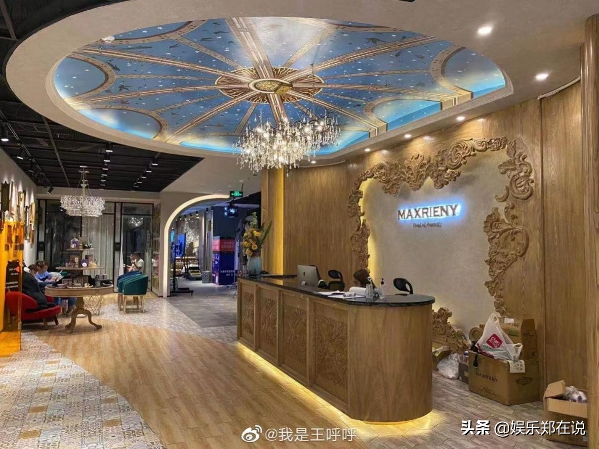 她是天猫服饰一姐，单场直播带货超2000万，粉丝叫她换装狂人