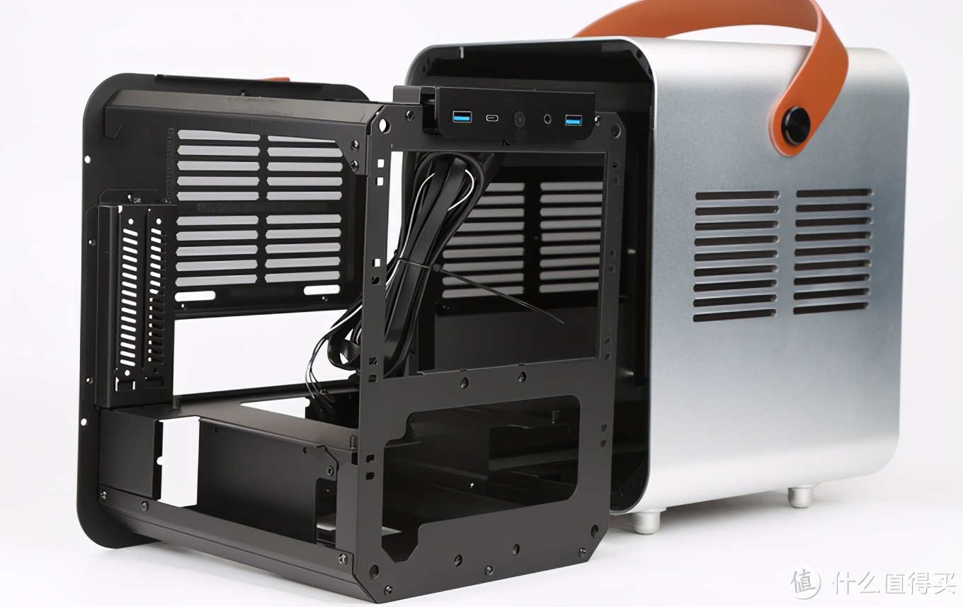 一台可以玩大型游戏的主机,可以拎起来的电脑主机