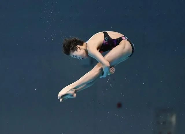 中国田径归化选手郑妮娜首秀,郑妮娜归化