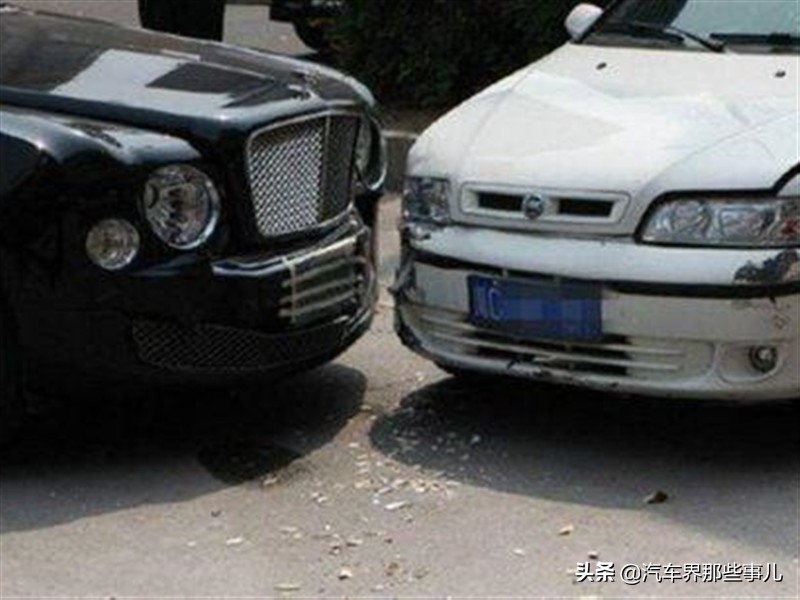 撞了豪车车险不够赔该咋办,普通人撞到豪车赔不起怎么办