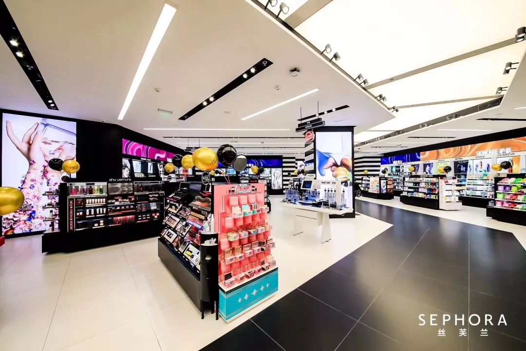 西安赛格品牌大升级！瑞幸和COACH做邻居，西安商业8月迷幻现实