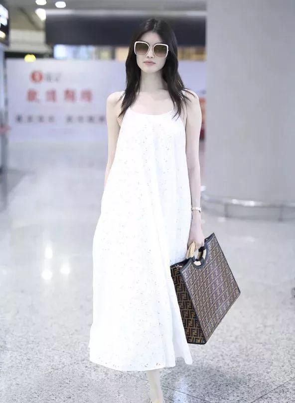 倪妮毛晓彤撞衫,倪妮毛晓彤红毯斗艳