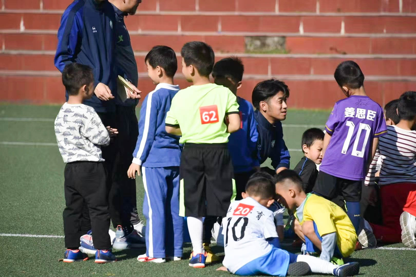 黑科技战靴亮相深圳青少年创意足球周，大数据提升孩子踢球兴趣