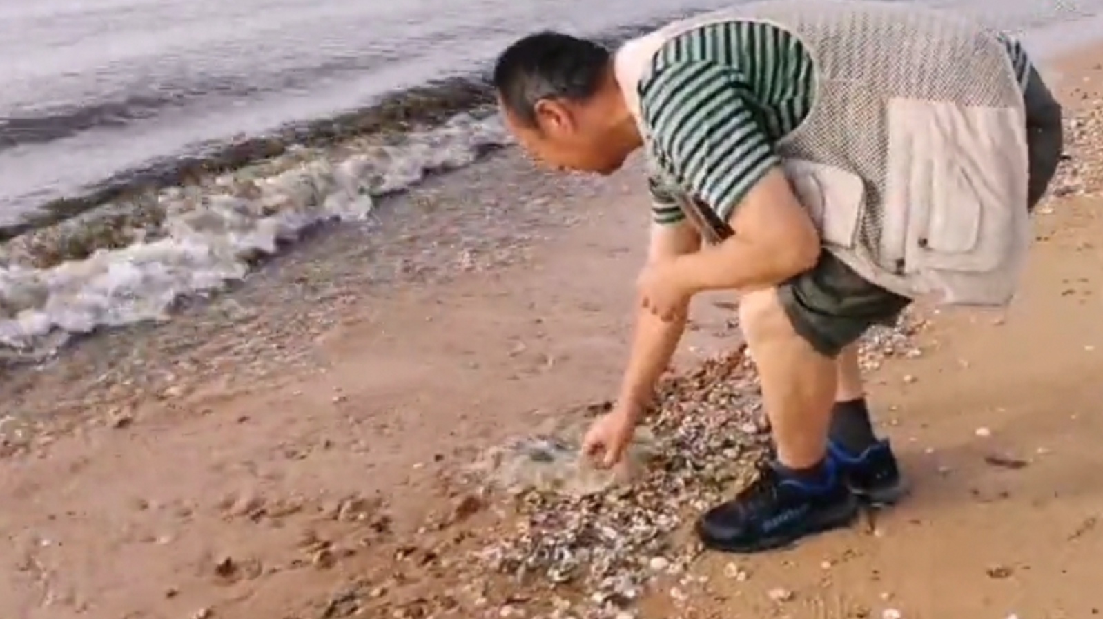 山海关站离东戴河有多远,东戴河海边能看日出吗