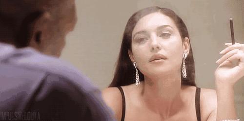 她是全球公认的最性感女神：“裸露”却不情色的人间*物尤**