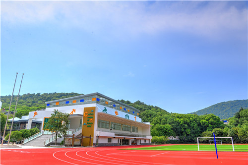 群山环抱的校园,无锡市育英小学