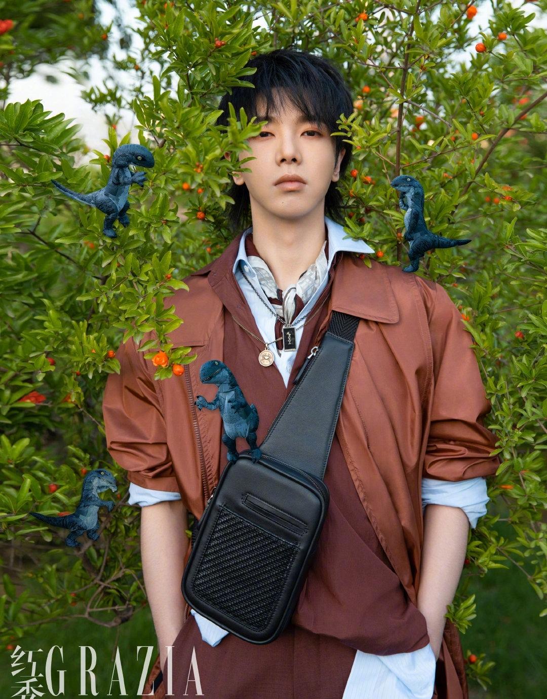 华晨宇头戴兔耳朵发箍 (华晨宇戴墨镜)