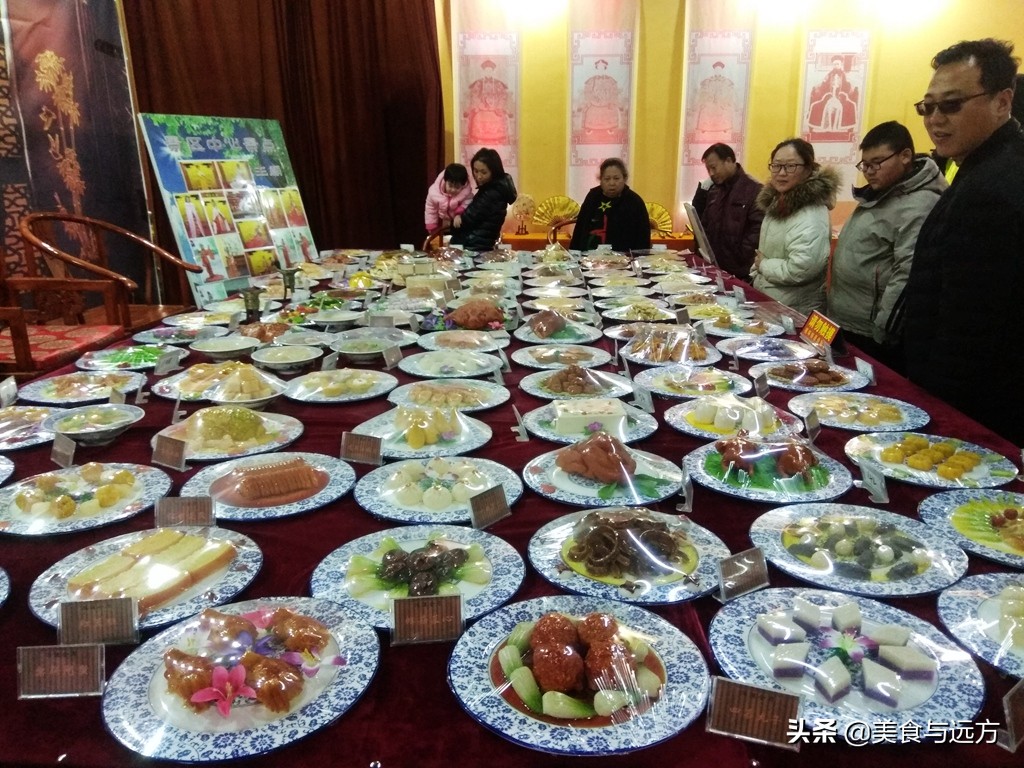 渭河岸边的民俗村，拆拆建建4年了，至今依然人气挺高