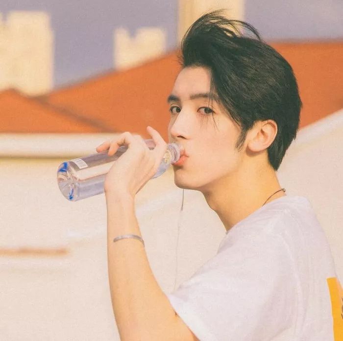 男生头像帅气冷酷霸气漫画图片,帅气头像男生霸气冷酷配上机车