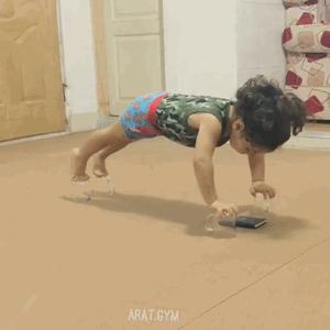 拥有6块腹肌的5岁孩子，人送外号“小泰山”！成年人都要跪了……