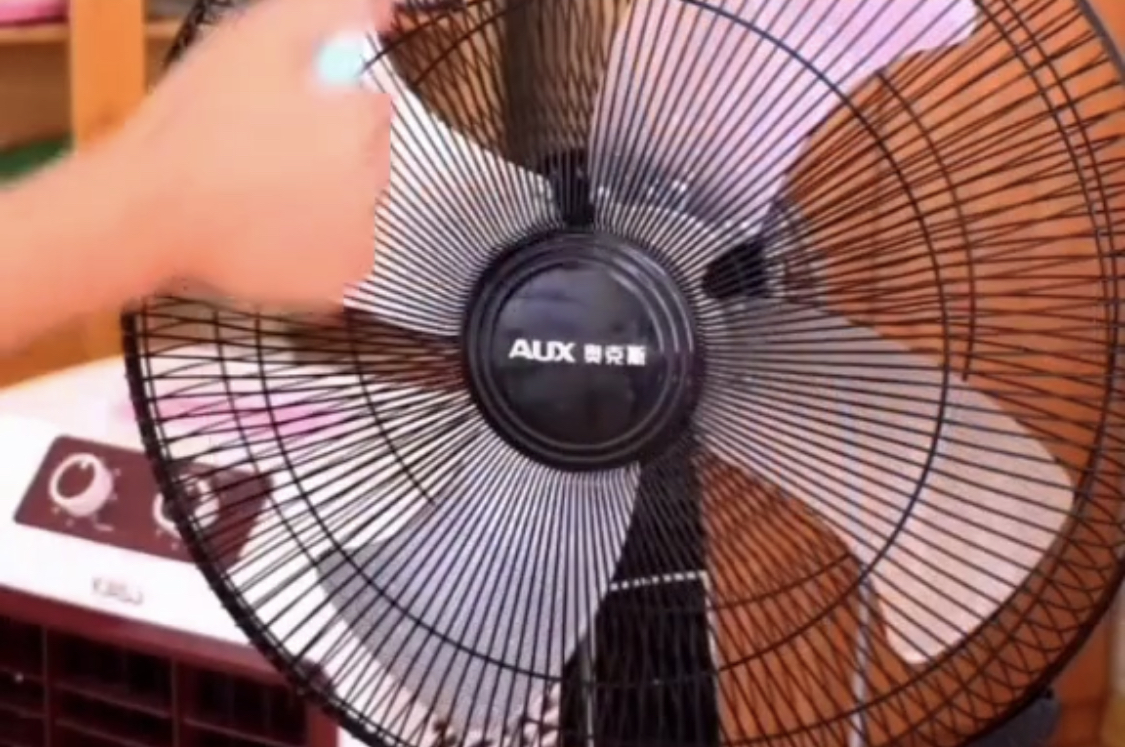 风扇灰尘清洗小妙招,风扇脏了不用拆教你1个小妙招