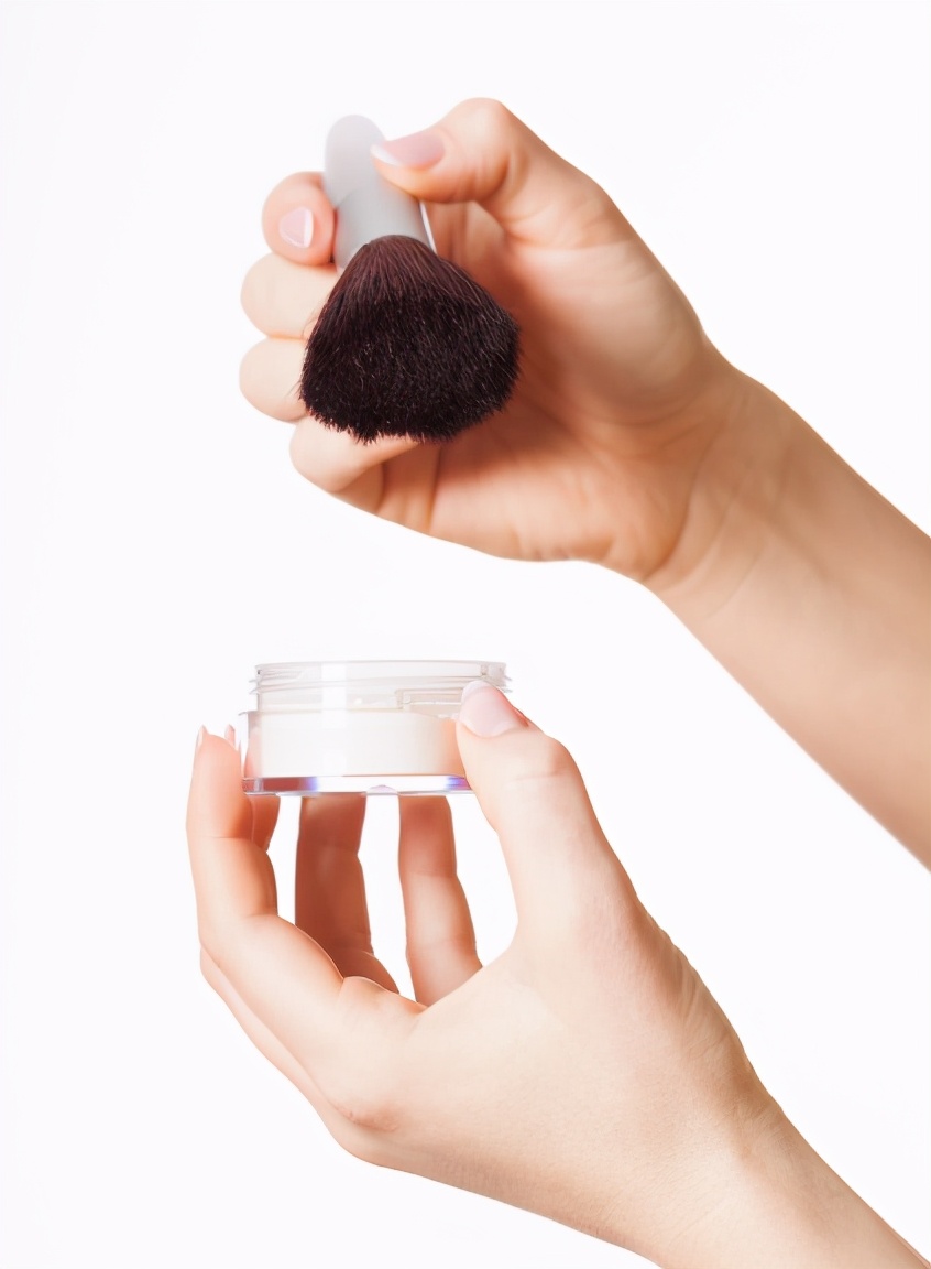 请问化妆的正确步骤是怎么样的,一套完整的化妆顺序是怎么样的