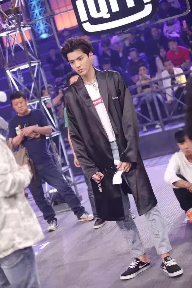 潮BOY如何怎样都改变不了夏天脚臭的事实