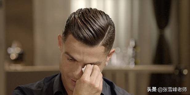 c罗看到父亲生前采访潸然泪下,c罗在面对采访时硬气的话