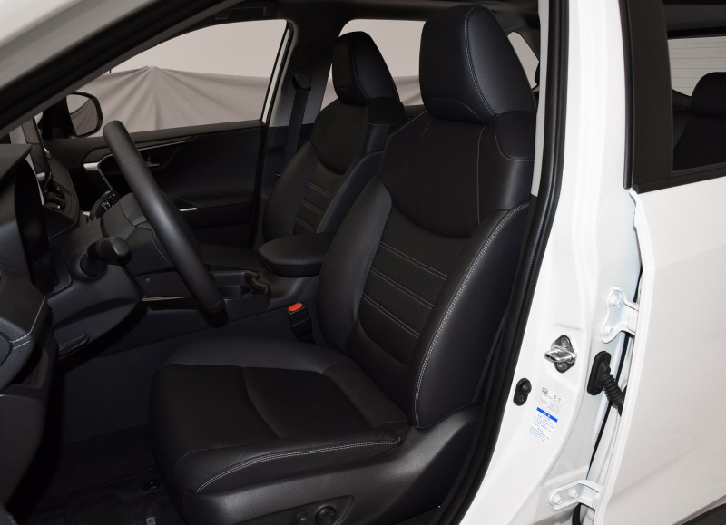 丰田新款车推荐10到13万车,丰田热卖的三款车