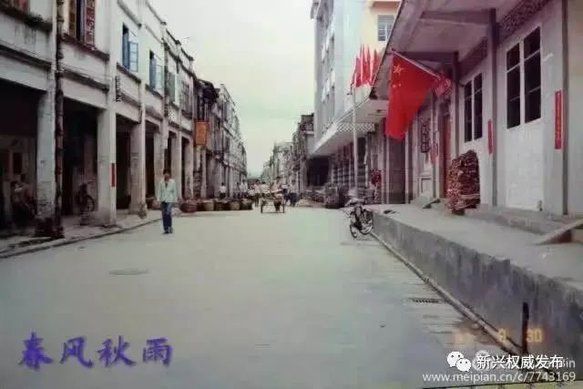 老照片中感受沧桑巨变,80年代的城市风貌老照片
