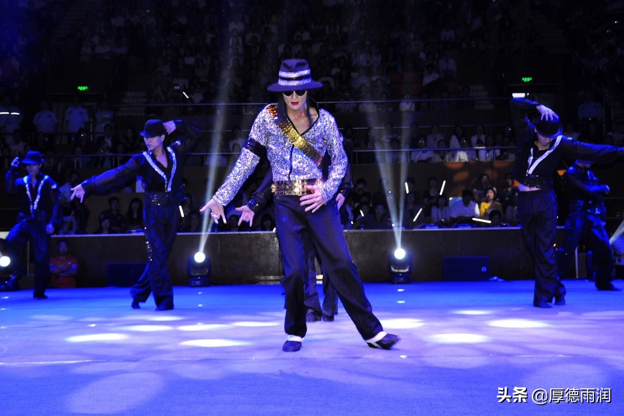 迈克尔杰克逊一生中的脸部变化,迈克尔杰克逊经典背后的故事