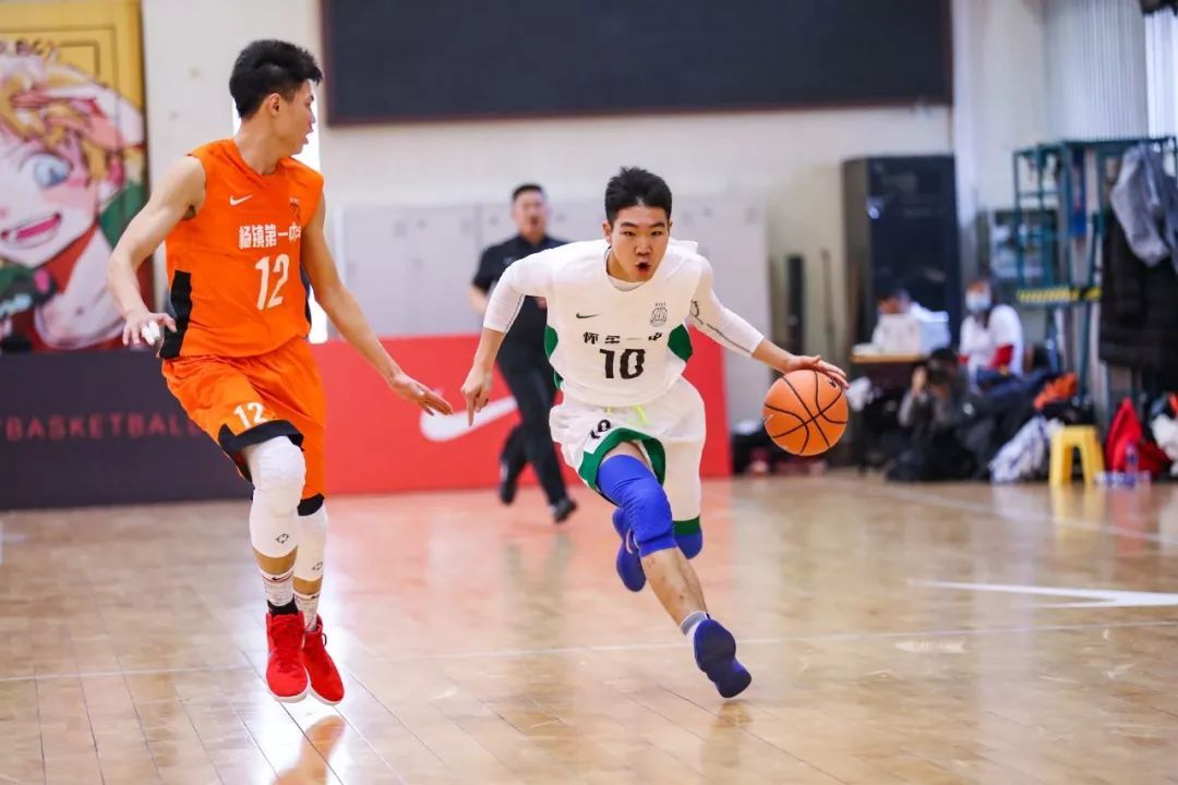 新·十六强齐亮相高中赛场见*力暴**隔扣丨18-19耐克高中联赛